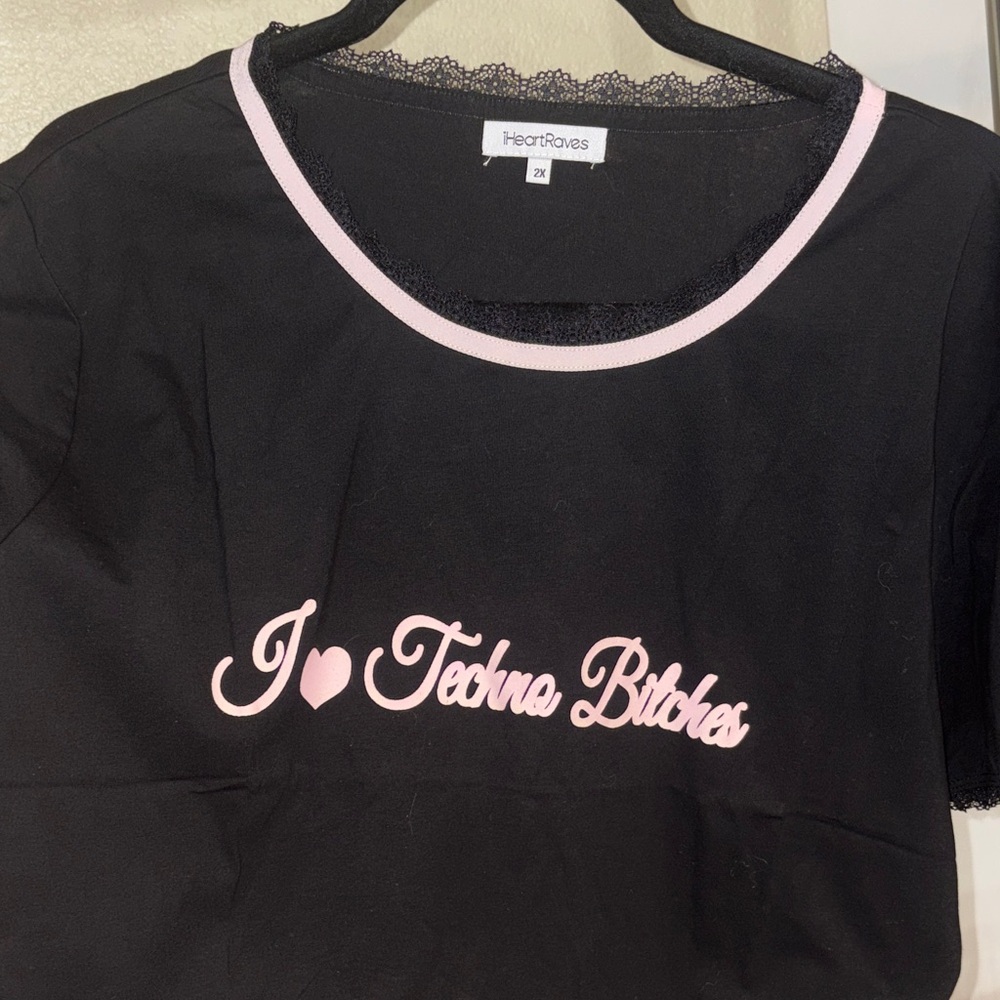 #60 iHeartRaves Black Tee with Pink Trim XL